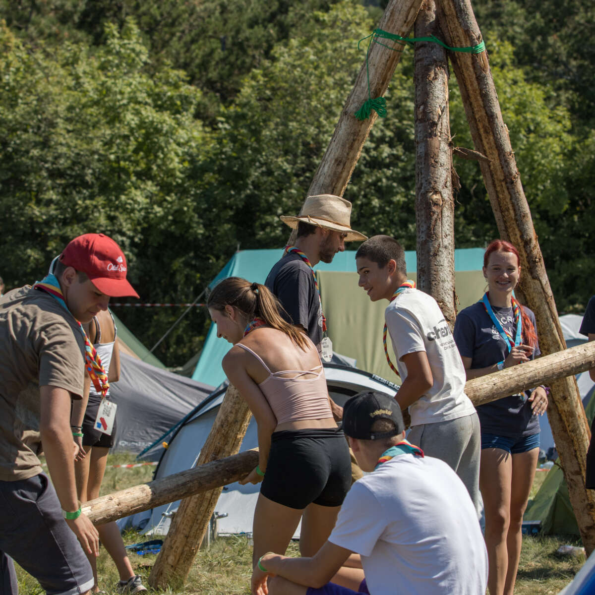  Pridi na pomoč koncertirat in podirat Zlet